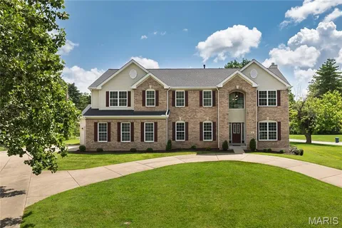 $1,000,000 | 12 Chasselle Lane, Creve Coeur, MO 63141