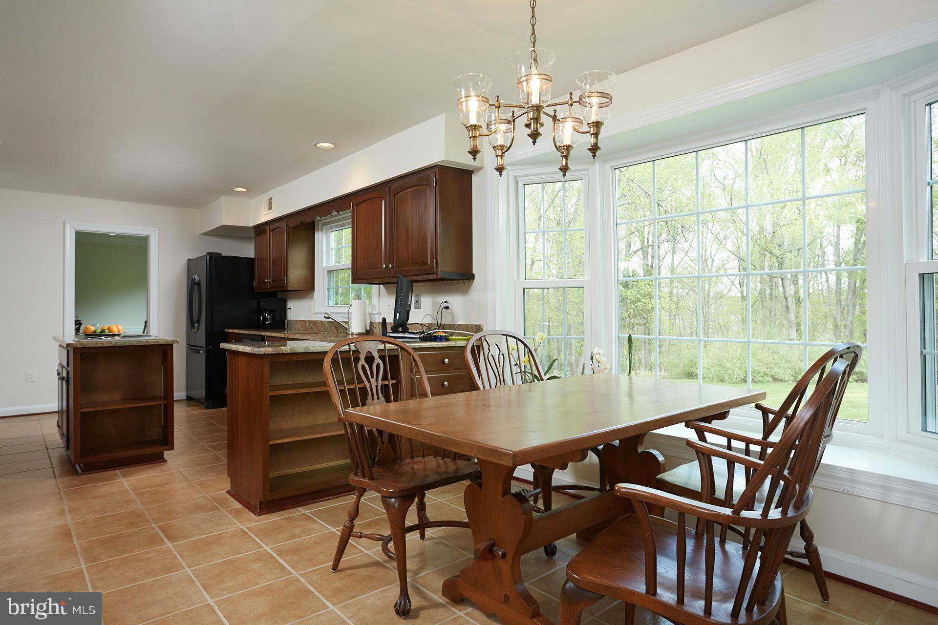 13632 Glenhurst Road North Potomac, MD 20878 - Photo 11 of 30 Kitchen
