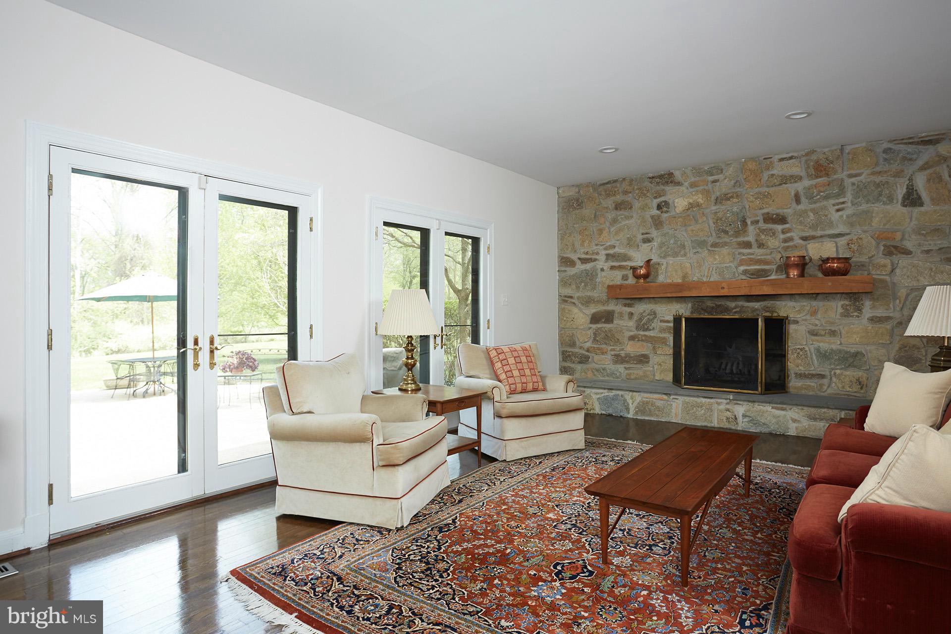 13632 Glenhurst Road North Potomac, MD 20878 - Photo 12 of 30 Family Room