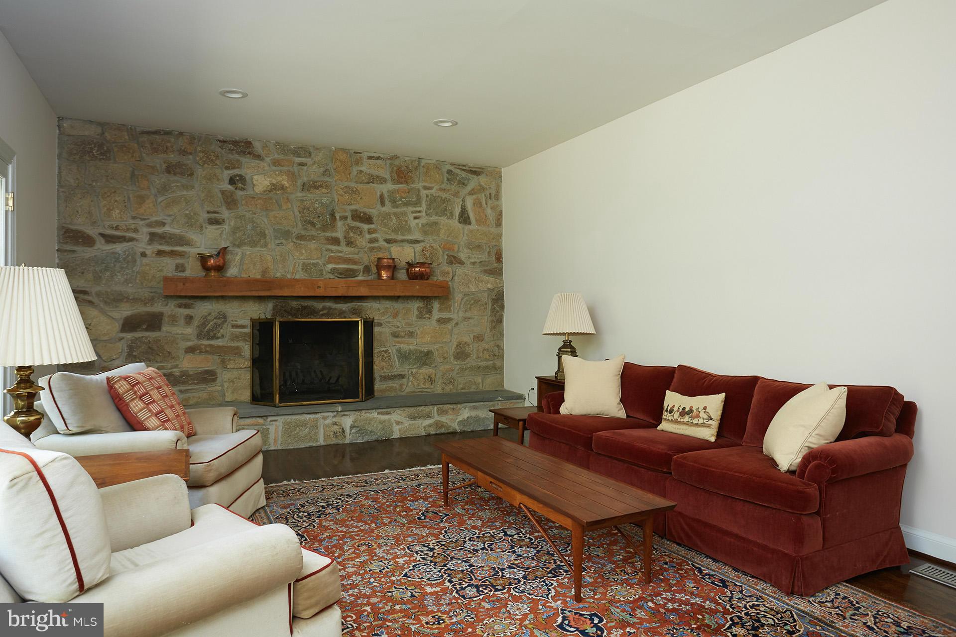13632 Glenhurst Road North Potomac, MD 20878 - Photo 13 of 30 Family Room