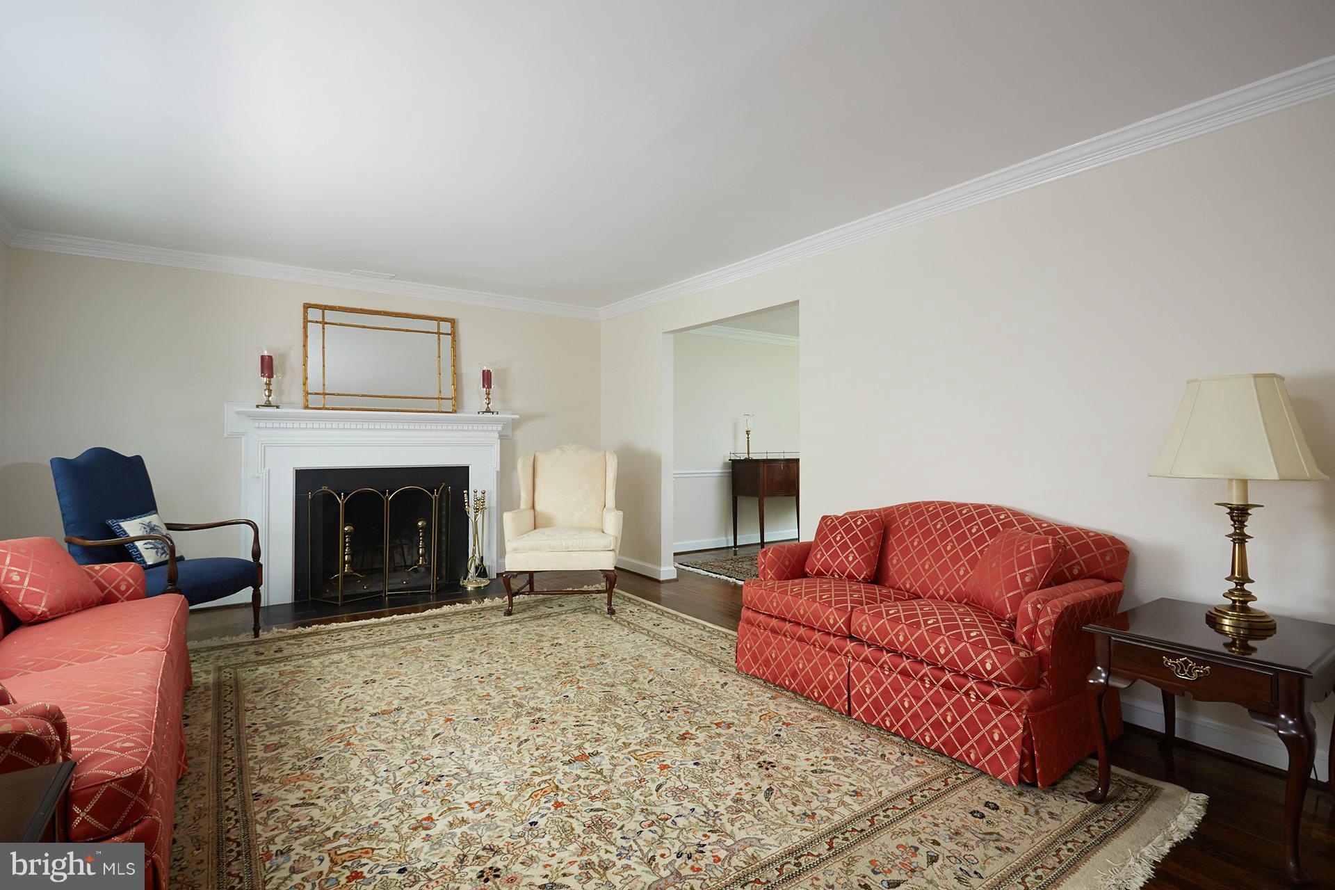 13632 Glenhurst Road North Potomac, MD 20878 - Photo 4 of 30 Living Room