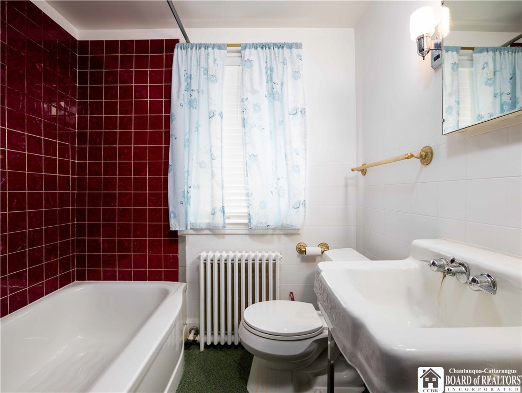 17 Lodi Street Hanover, NY 14062 - Photo 23 of 33 2nd floor full bathroom