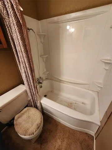 a view of empty room with front door