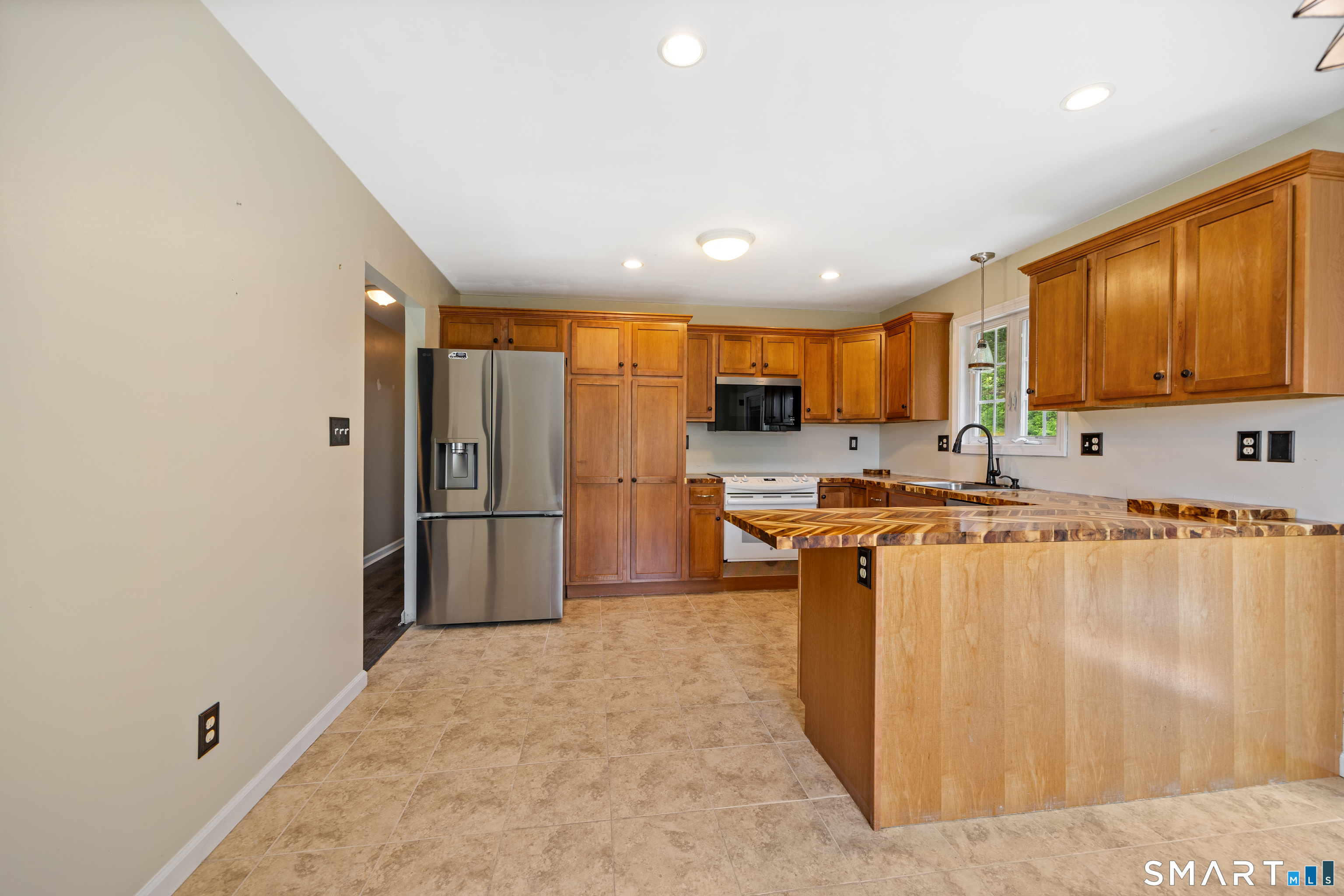30 Tower Road Bristol, CT 06010 - Photo 4 of 32