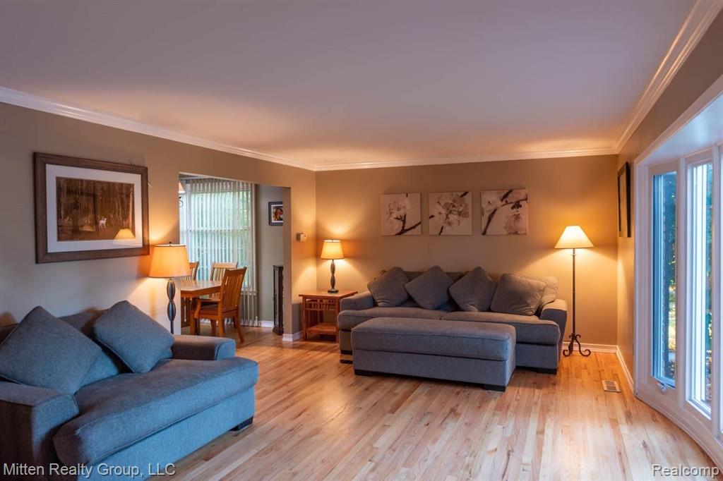 856 Spartan Drive Rochester Hills, MI 48309 - Photo 4 of 32