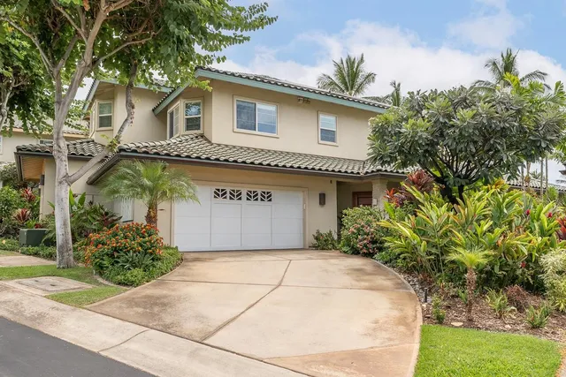 a view of entryway and hall
