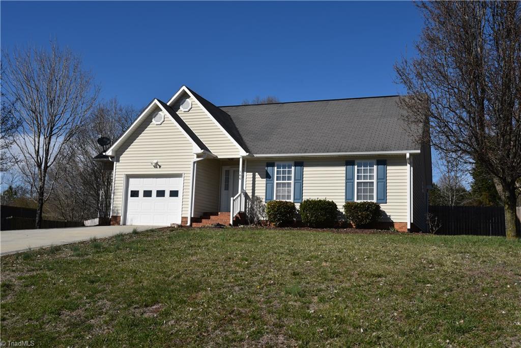 166 Central Oaks Road Clemmons, NC 27012 - Photo 1 of 18 Gallery Image 1