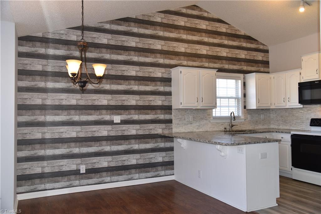 166 Central Oaks Road Clemmons, NC 27012 - Photo 4 of 18 Gallery Image 4