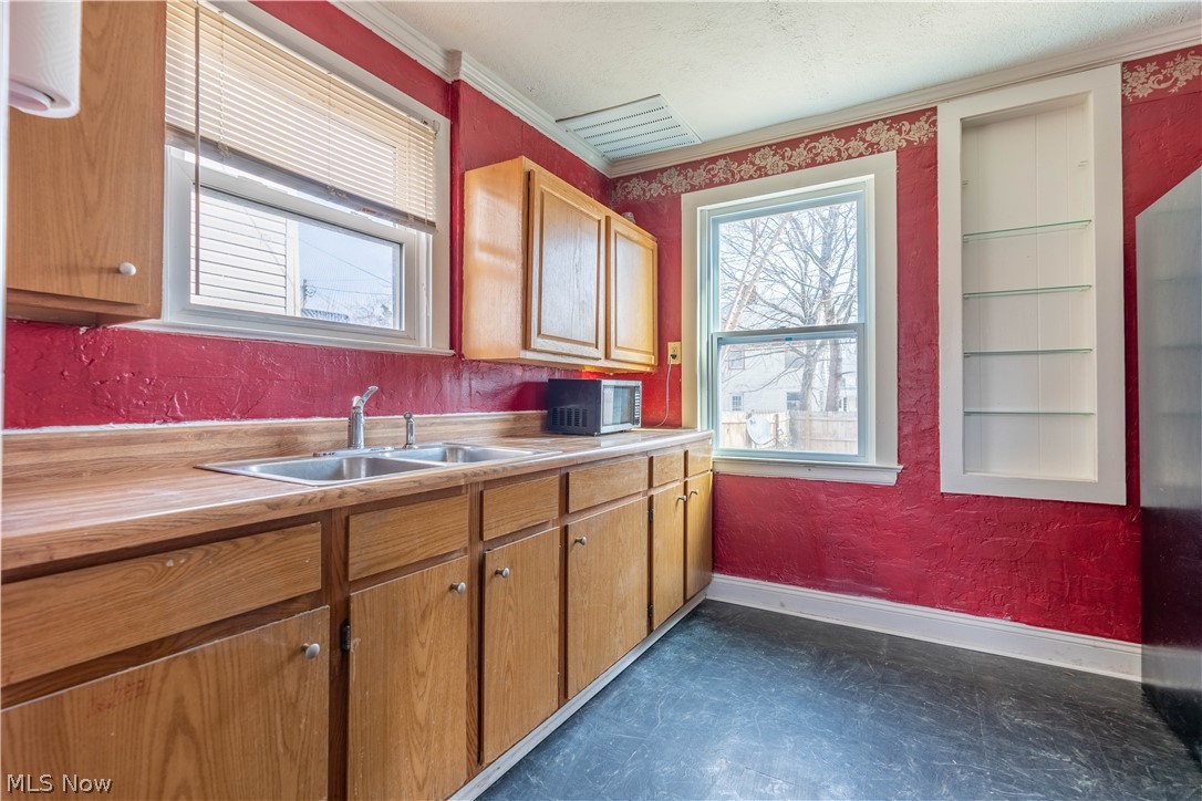 1360 Crescent Road Southwest Canton, OH 44710 - Photo 10 of 29