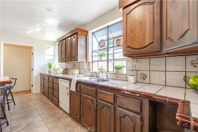 $989,000 | 3318 West Borchard Circle, Santa Ana, CA 92704