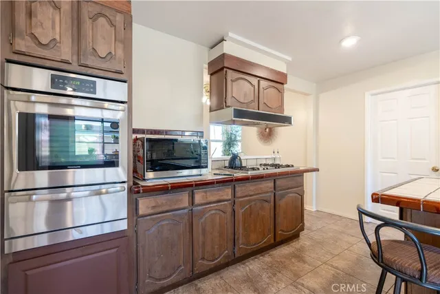 $989,000 | 3318 West Borchard Circle, Santa Ana, CA 92704