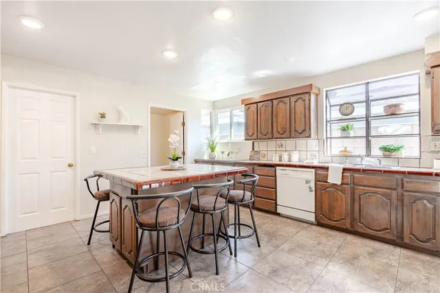 $989,000 | 3318 West Borchard Circle, Santa Ana, CA 92704