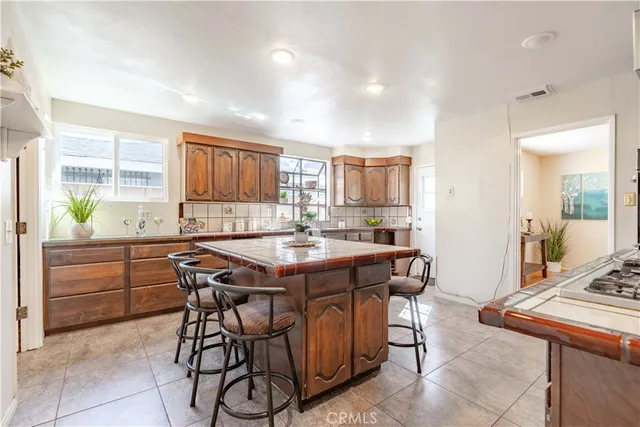 $989,000 | 3318 West Borchard Circle, Santa Ana, CA 92704