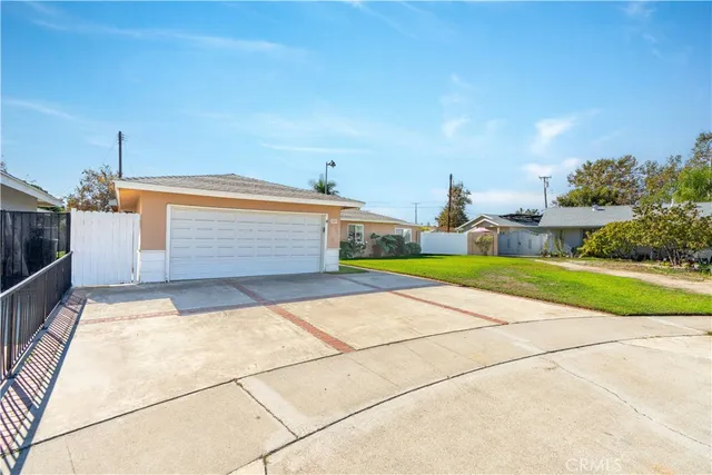 $989,000 | 3318 West Borchard Circle, Santa Ana, CA 92704