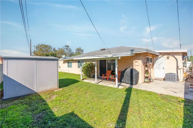 $989,000 | 3318 West Borchard Circle, Santa Ana, CA 92704