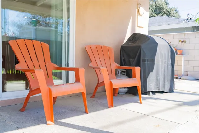 $989,000 | 3318 West Borchard Circle, Santa Ana, CA 92704