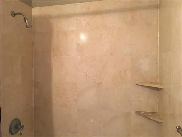 $1,850 | 760 Magazine Street, Unit 111, New Orleans, LA 70130