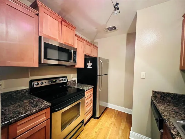 $1,850 | 760 Magazine Street, Unit 111, New Orleans, LA 70130