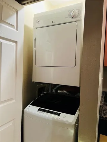 $1,850 | 760 Magazine Street, Unit 111, New Orleans, LA 70130