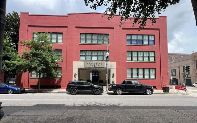 $1,850 | 760 Magazine Street, Unit 111, New Orleans, LA 70130