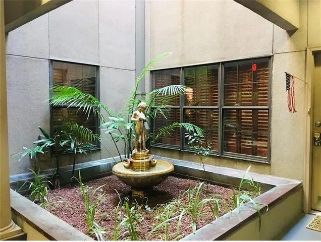 $1,850 | 760 Magazine Street, Unit 111, New Orleans, LA 70130