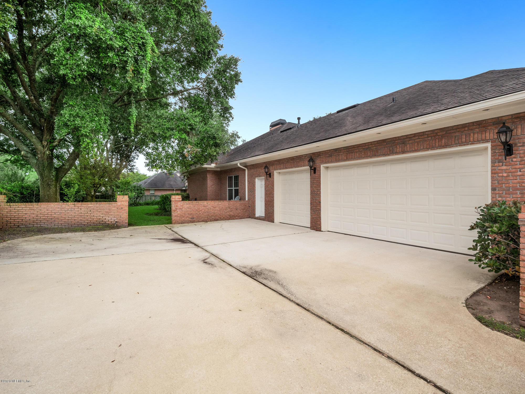 8224 Woodgrove Road Jacksonville, FL 32256 - Photo 30 of 43 3-Car Garage & Large Court-30