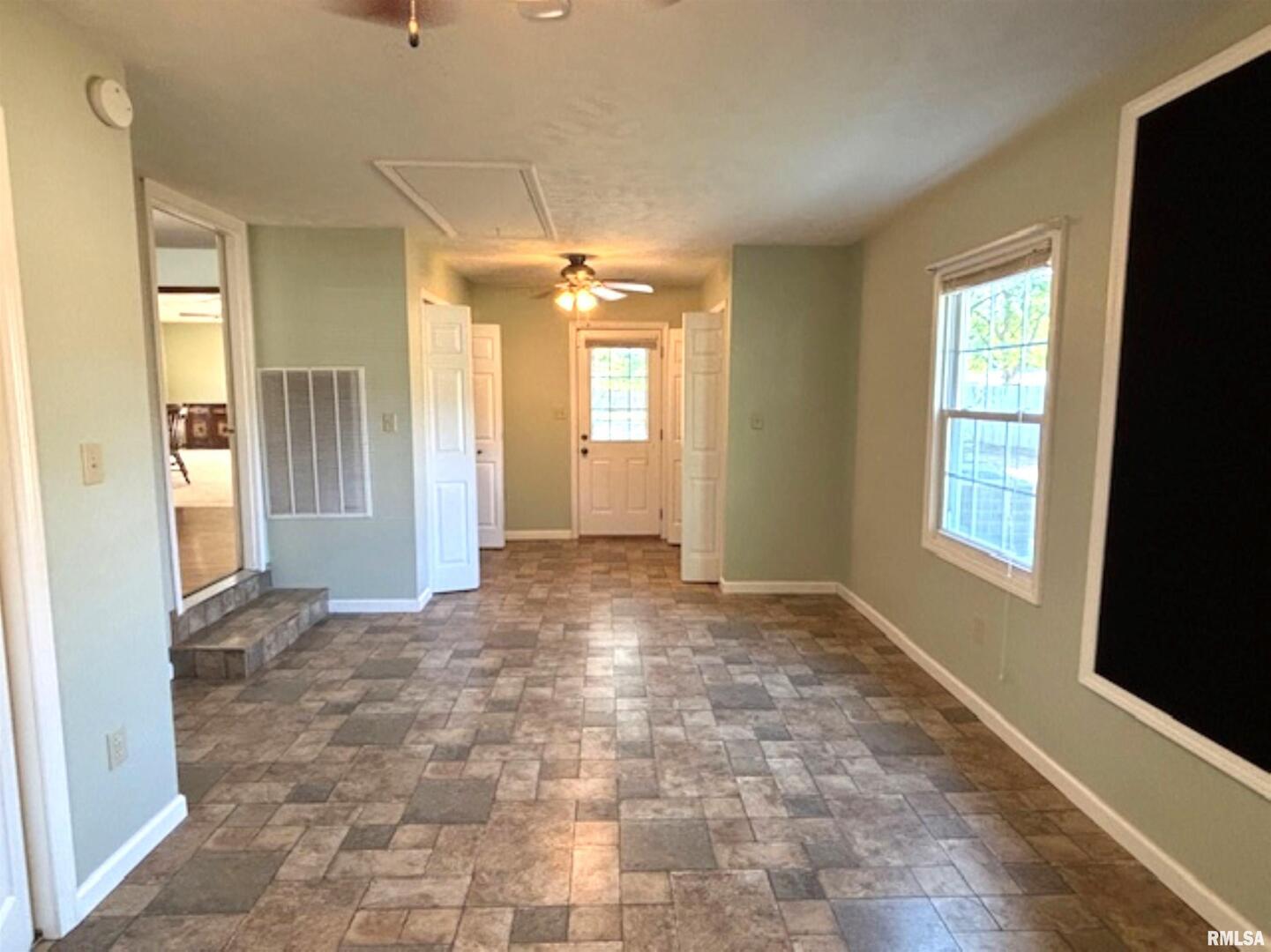 2633 South Broadway Salem, IL 62881 - Photo 17 of 39 a view of entryway
