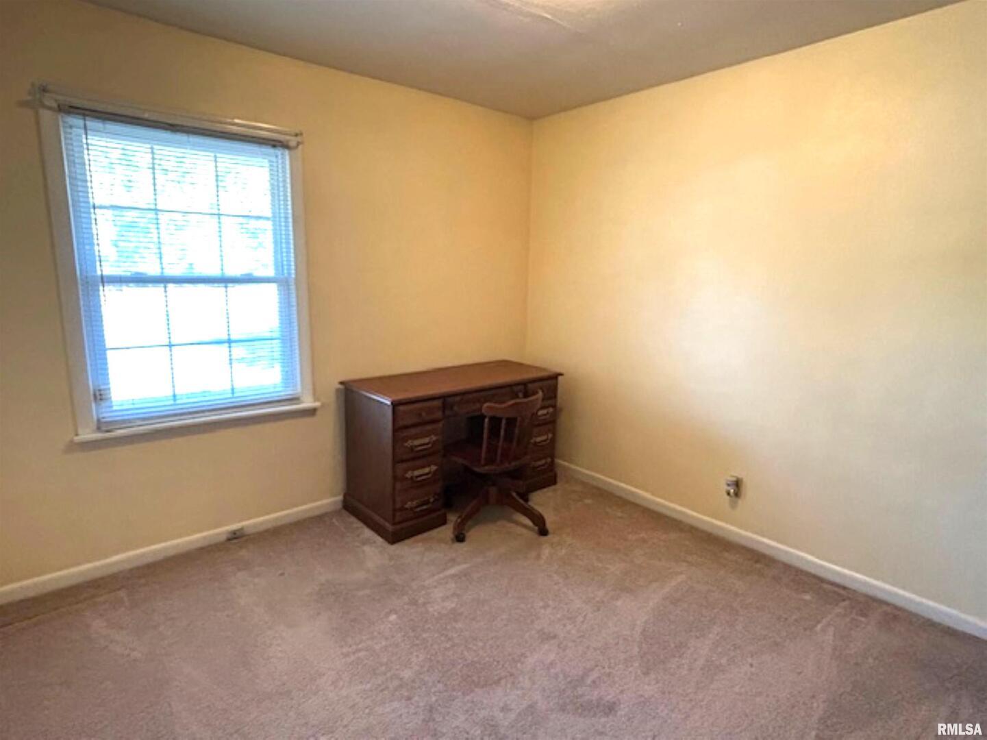 2633 South Broadway Salem, IL 62881 - Photo 24 of 39 a room with a window