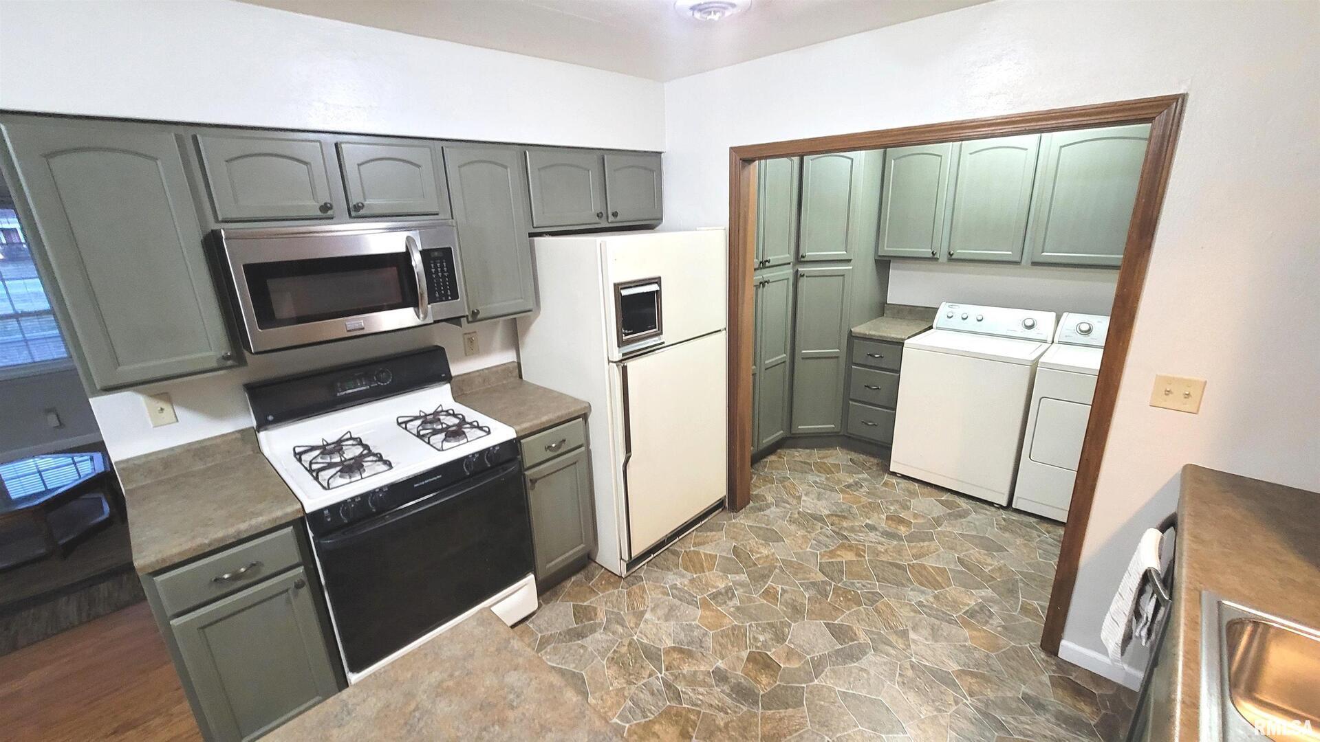 2633 South Broadway Salem, IL 62881 - Photo 32 of 39 a kitchen with a refrigerator sink and microwave