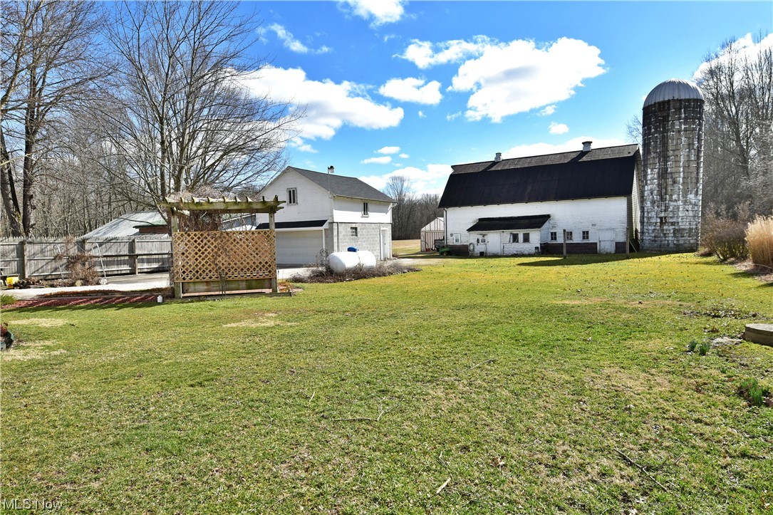 3325 Risher Road Southwest Warren, OH 44481 - Photo 2 of 35