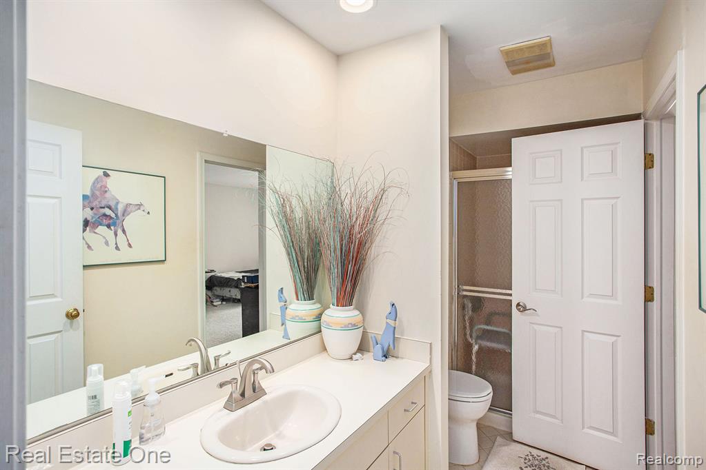 36508 Valley Ridge Drive Farmington Hills, MI 48331 - Photo 20 of 29