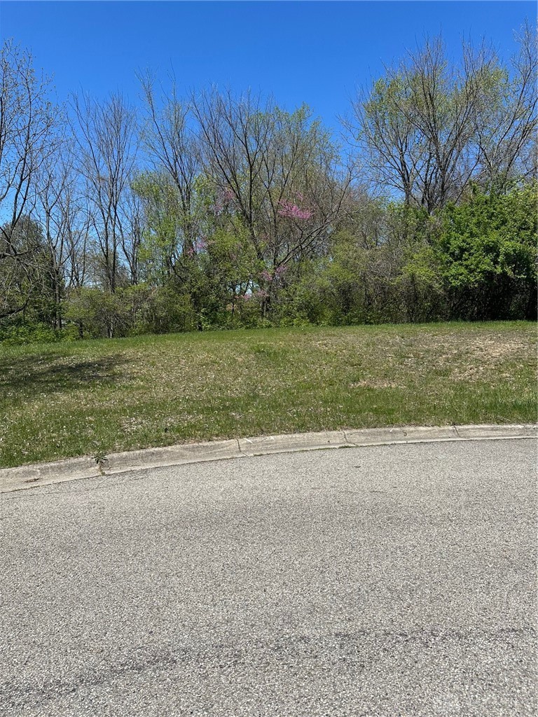 2439 Greystone Lane Springfield, OH 45503 - Photo 1 of 5