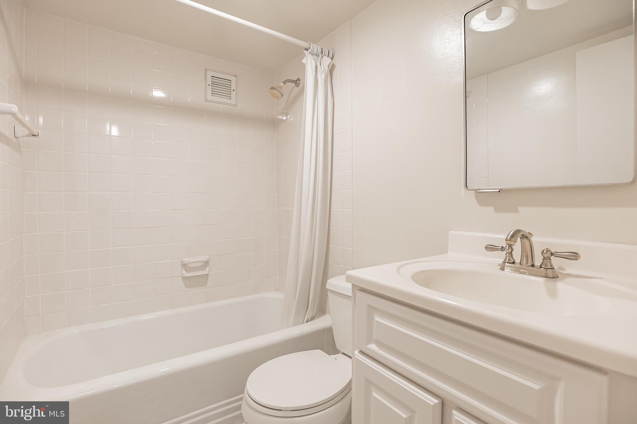 200 Locust Street, Unit 25H Philadelphia, PA 19106 - Photo 20 of 30