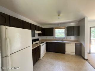 89 Nosirrah Road Albrightsville, PA 18210 - Photo 9 of 30 kitchen