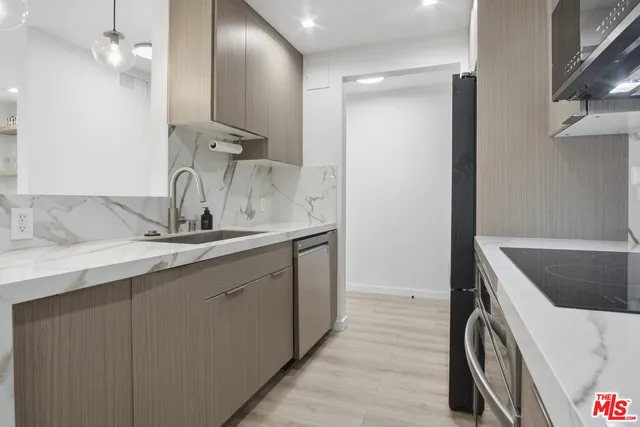 $3,475 | 911 North Kings Road, Unit 205, West Hollywood, CA 90069