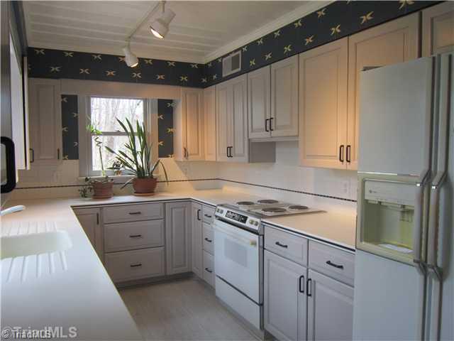3501 Reynolda Road Winston-Salem, NC 27106 - Photo 7 of 16 Kitchen.