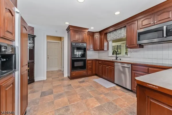 $889,000 | 64 Lindbergh Road, Ringoes, NJ 08551