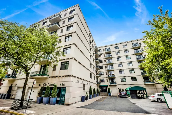 $425,000 | 680 North Green Street, Unit 508, Chicago, IL 60642