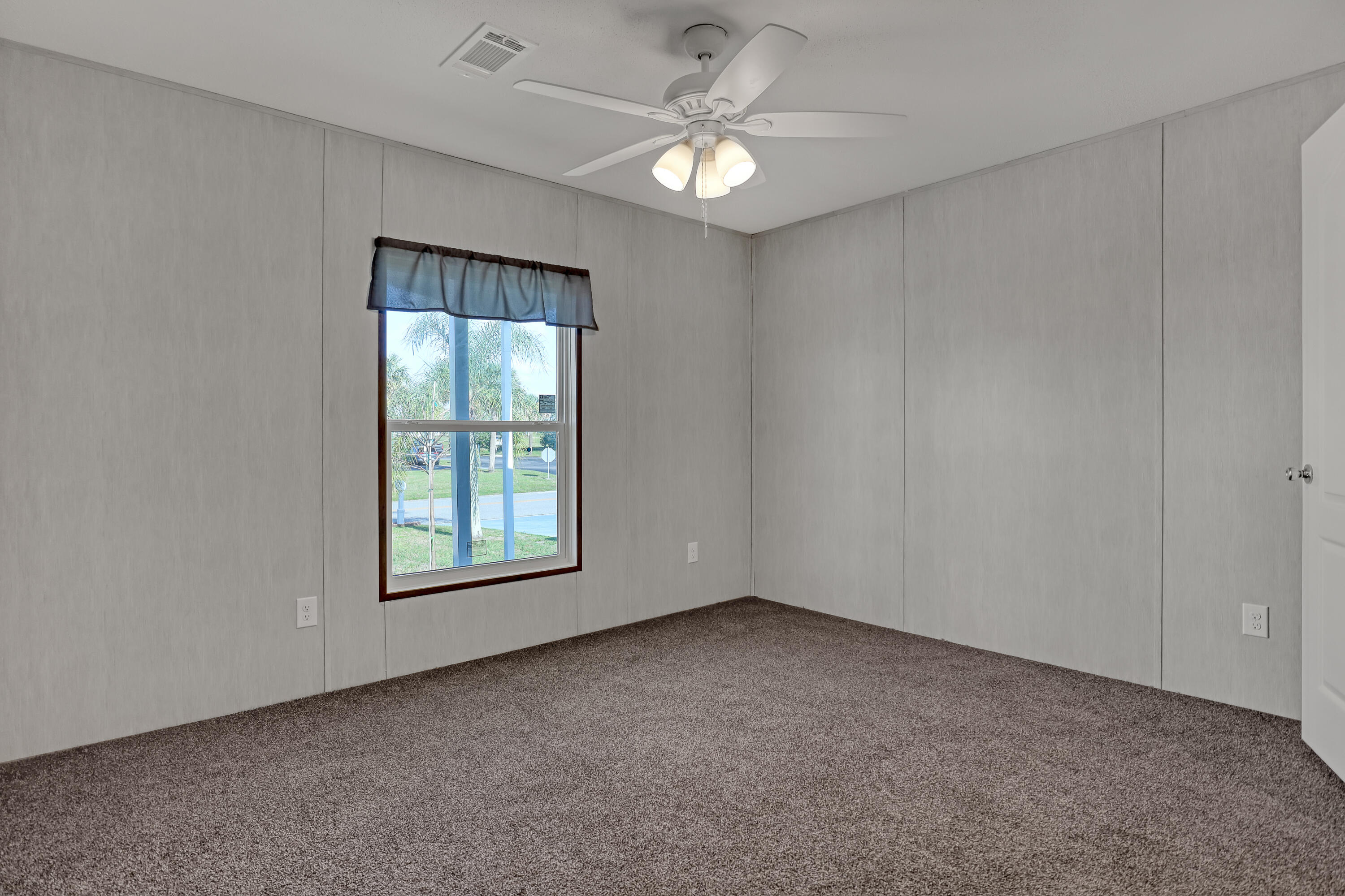 1479 Barefoot Circle Sebastian, FL 32976 - Photo 27 of 31 1479 Barefoot (22)