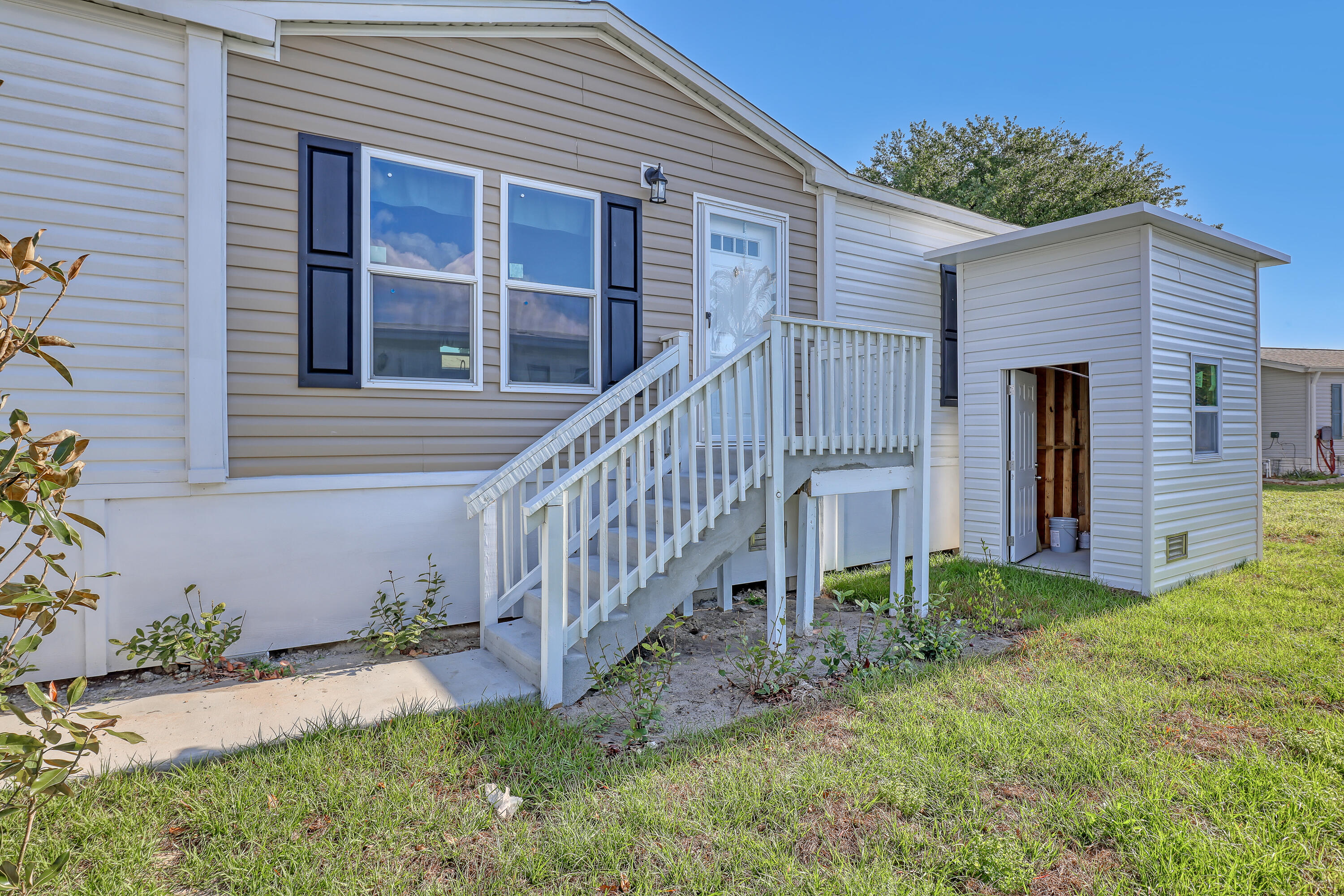 1479 Barefoot Circle Sebastian, FL 32976 - Photo 8 of 31 1479 Barefoot (5)