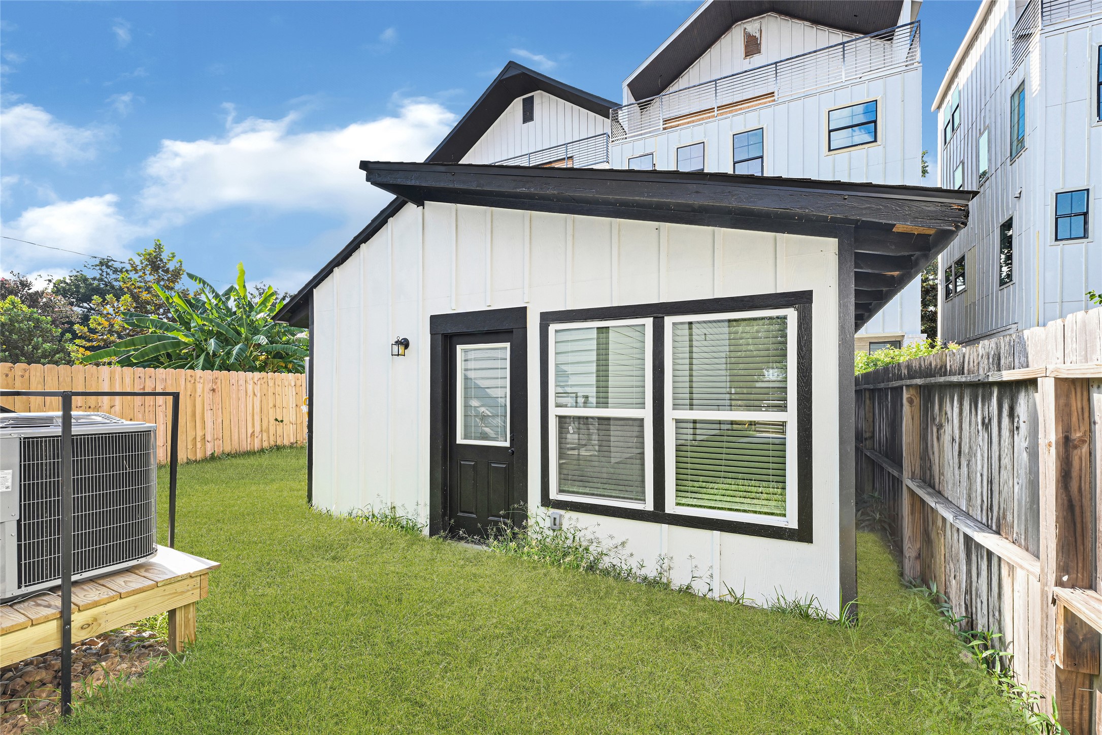 1107 Brooks Street Houston, TX 77009 - Photo 28 of 30 a house view with a garden space