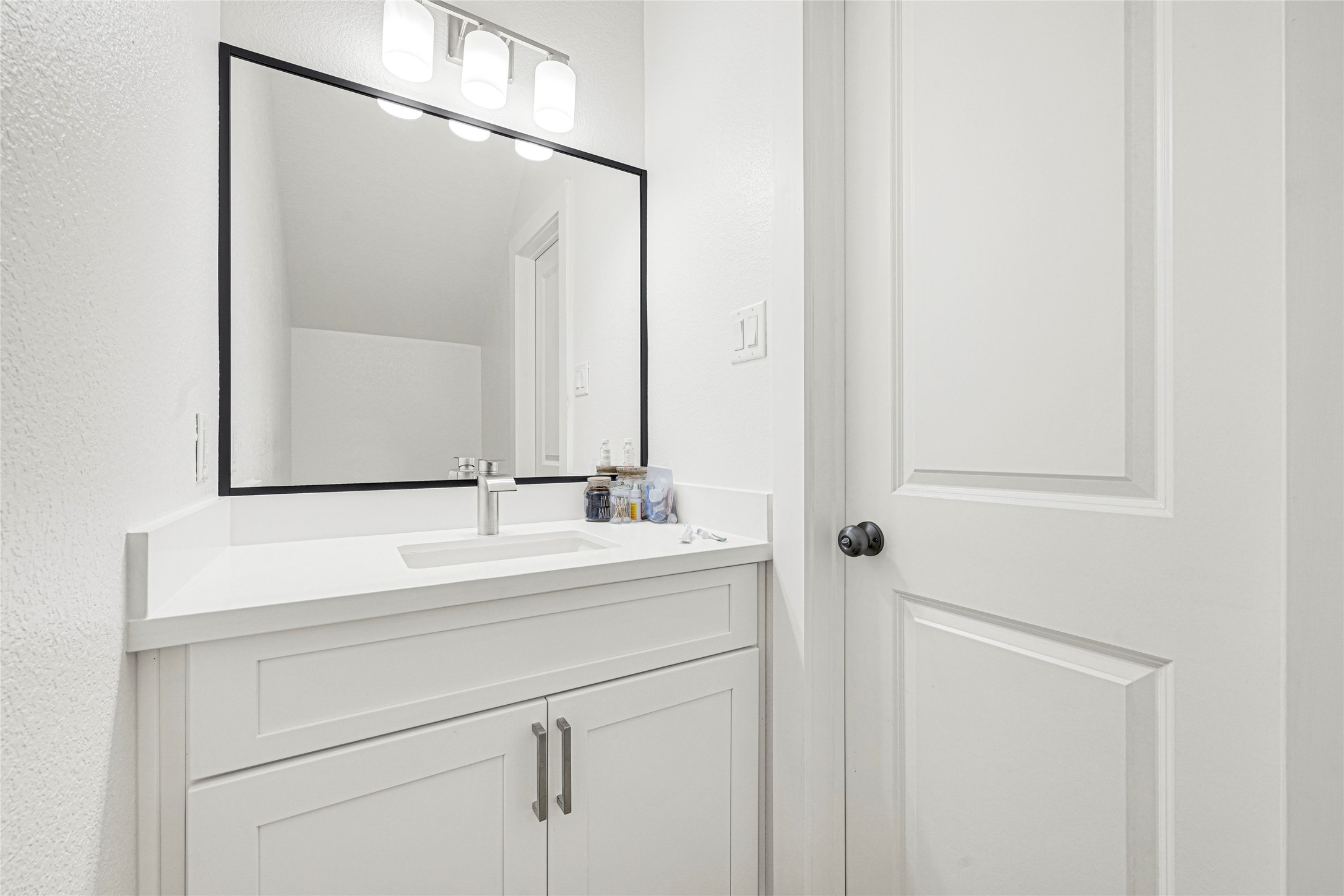 1107 Brooks Street Houston, TX 77009 - Photo 10 of 30 a bathroom with a sink and a mirror