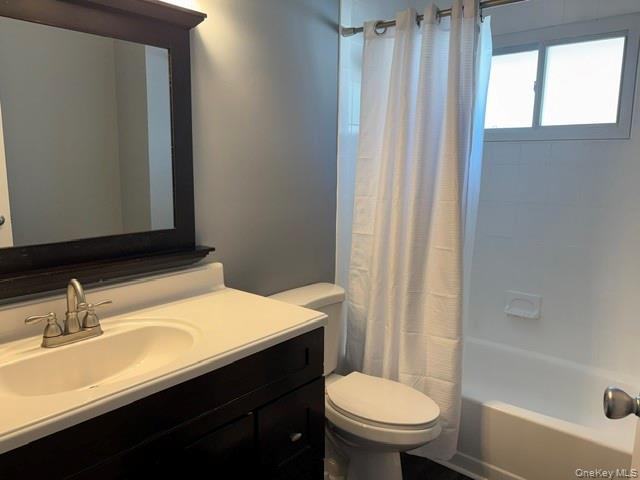266 Central Park Road Plainview, NY 11803 - Photo 17 of 22