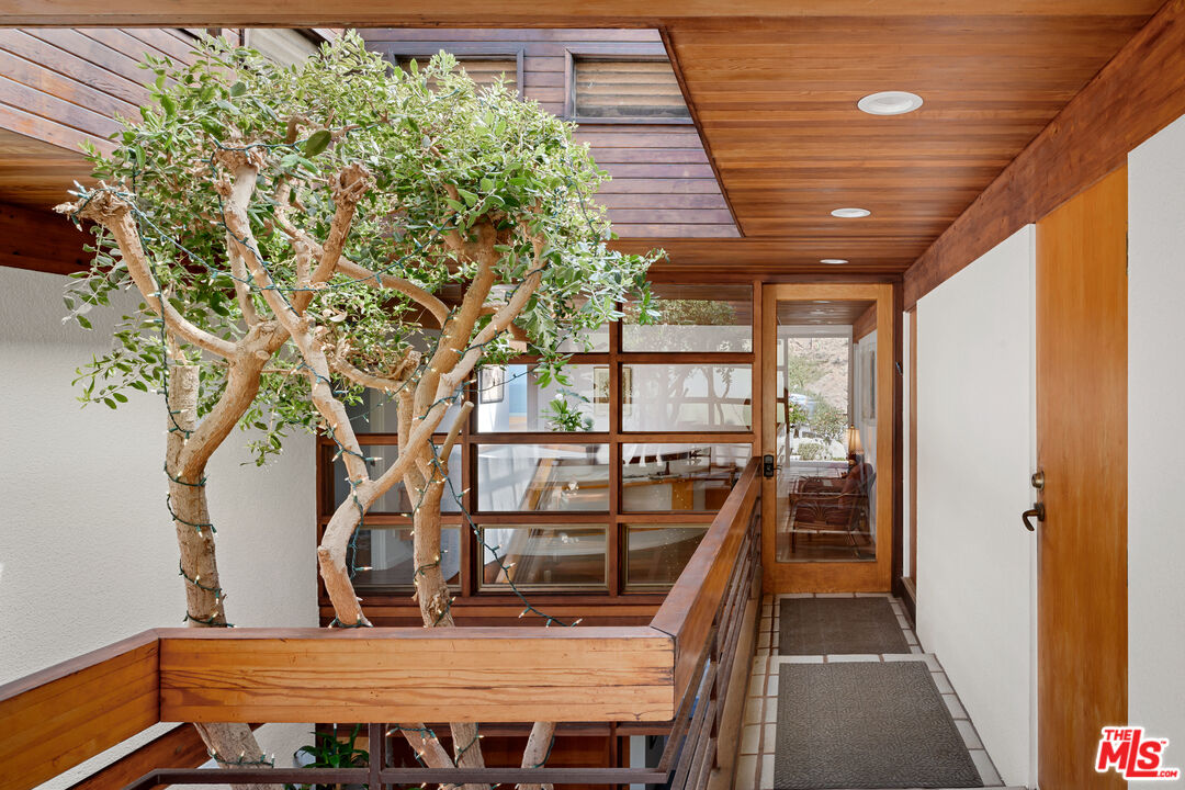 24638 Malibu Road Malibu, CA 90265 - Photo 4 of 34