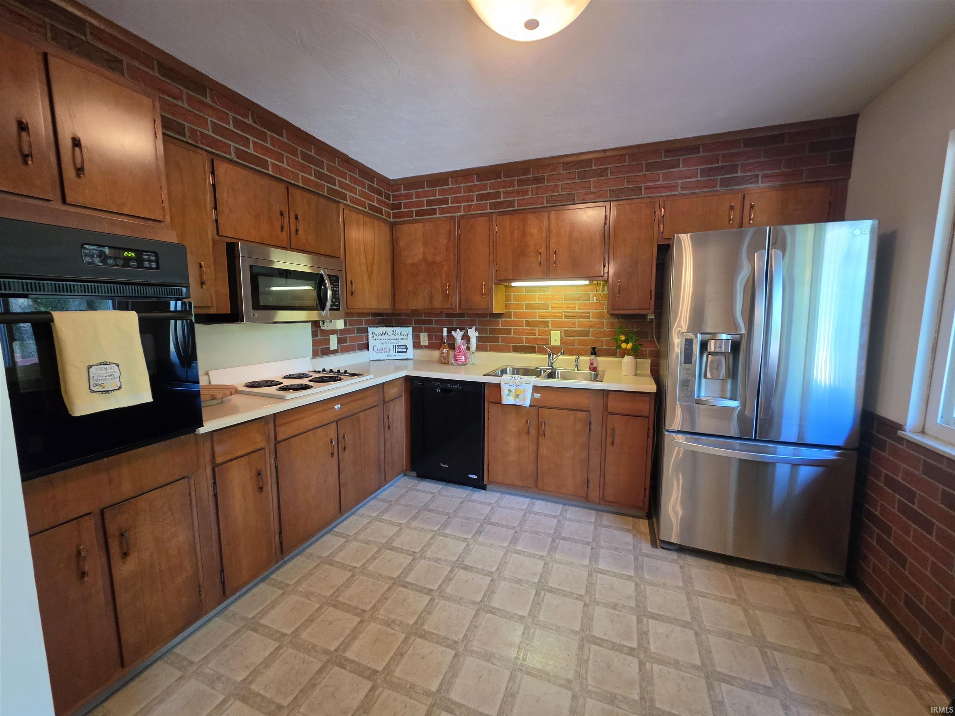 4625 North Ridgewood Drive Bloomington, IN 47404 - Photo 11 of 36