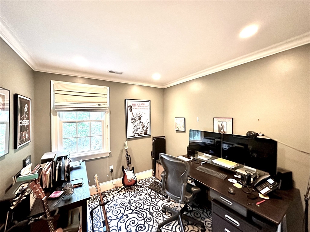 77 Hackensack Road Chestnut Hill, MA 02467 - Photo 13 of 23