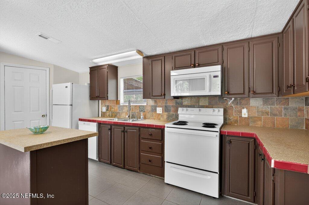 6204 Kent Avenue Keystone Heights, FL 32656 - Photo 3 of 50 025-6204KentAvenue-KeystoneHeights-FL-32