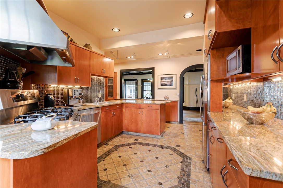 405 Westminster Road Rochester, NY 14607 - Photo 15 of 43