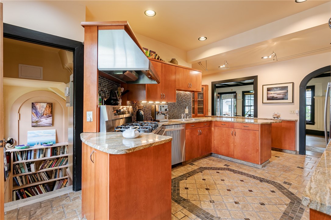 405 Westminster Road Rochester, NY 14607 - Photo 18 of 43