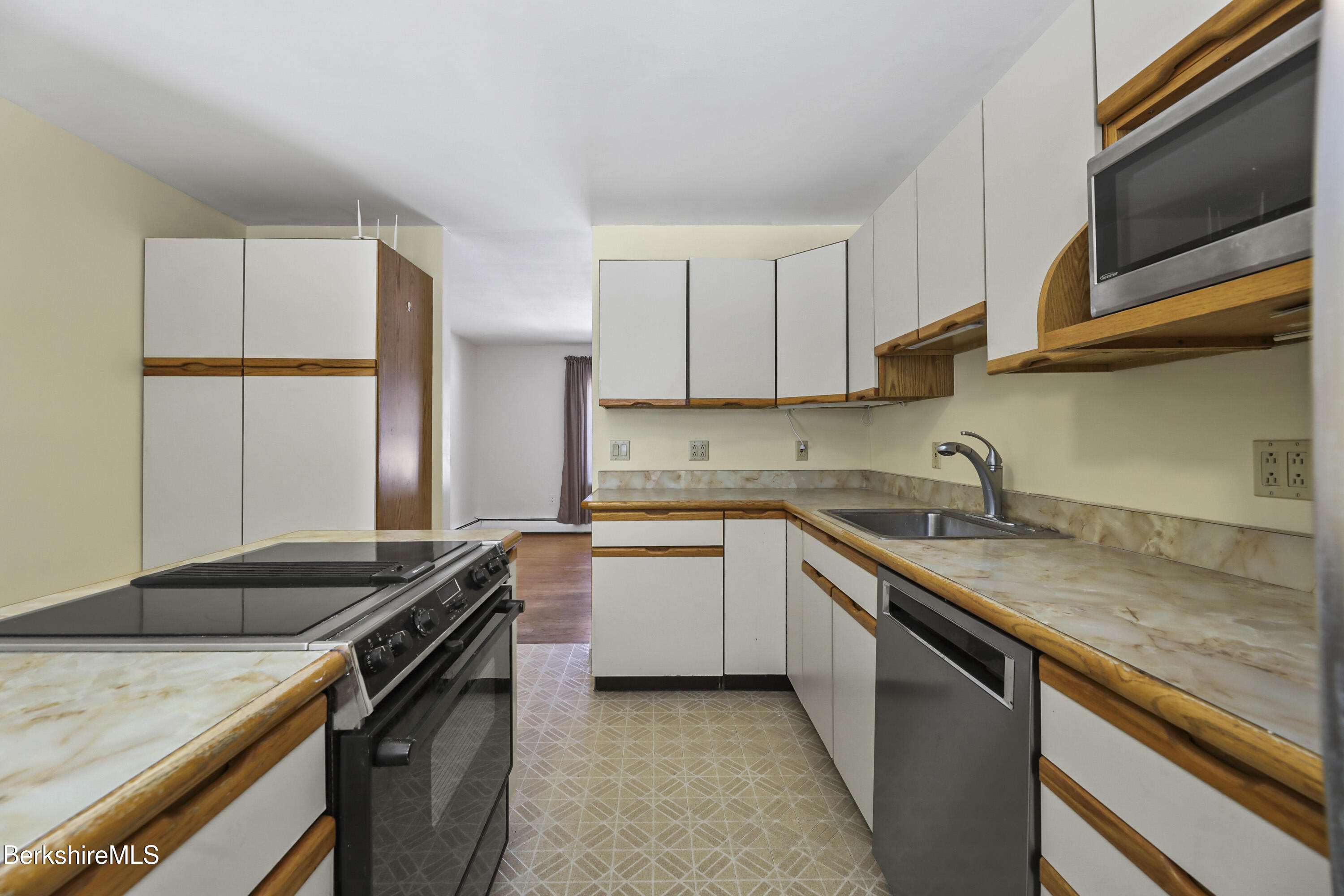 189 Partridge Road Pittsfield, MA 01201 - Photo 12 of 38 55 Kitchen